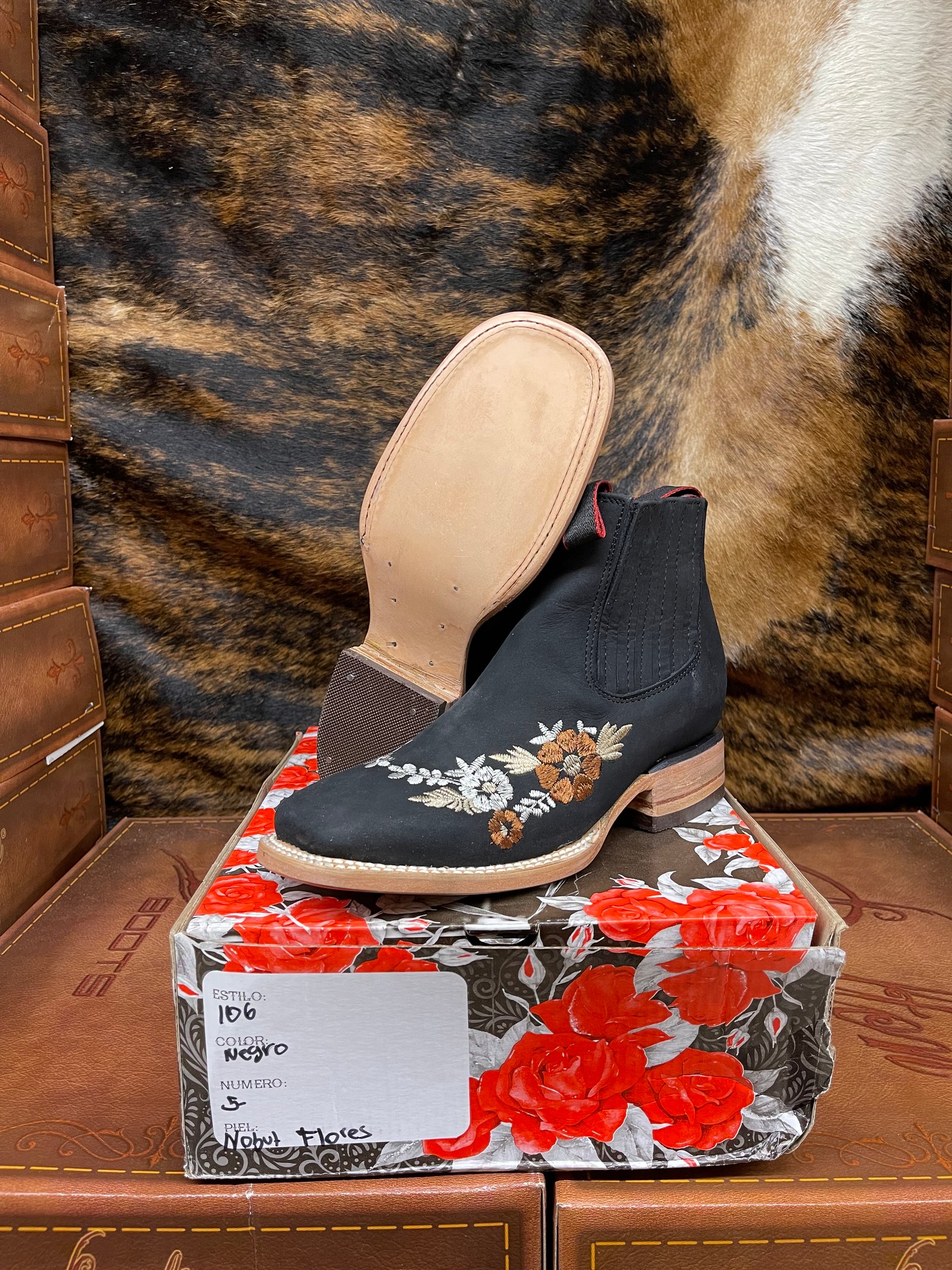 106 Nobuck Negro Flores